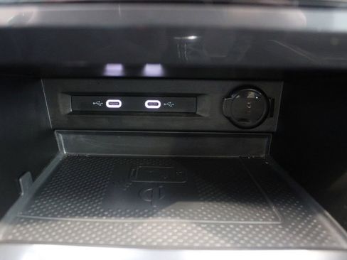Used 2022 Volkswagen Tiguan SE w/ Panoramic Sunroof Package AWD/4WD image 19