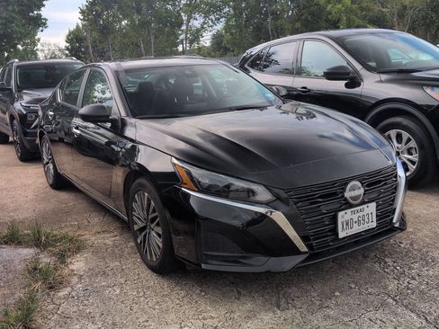 Used 2025 Nissan Altima 2.5 SV FWD image 3