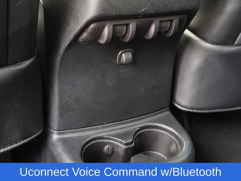 Used 2017 Jeep Wrangler Unlimited Sahara w/ Connectivity Group AWD/4WD image 18