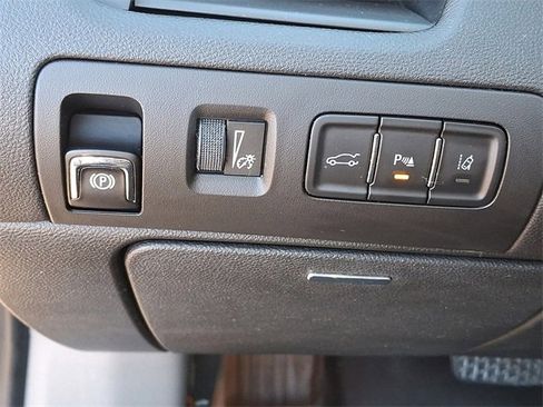 Used 2016 Chevrolet Impala LTZ w/ Enhanced Convenience Package image 23