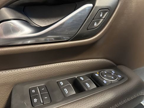 Used 2021 GMC Yukon Denali w/ Denali Premium Package image 22