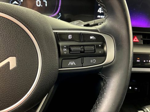 Used 2024 Kia Sportage EX image 12