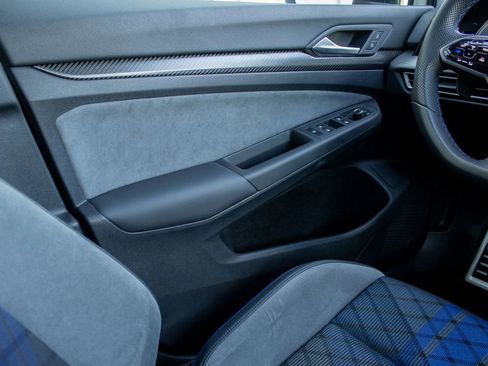 Used 2025 Volkswagen Golf R AWD/4WD image 19