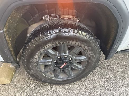 Used 2025 GMC Sierra 2500 AT4 w/ AT4 Premium Plus Package AWD/4WD image 8