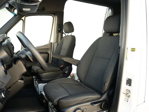 Used 2021 Mercedes-Benz Sprinter 2500 image 47