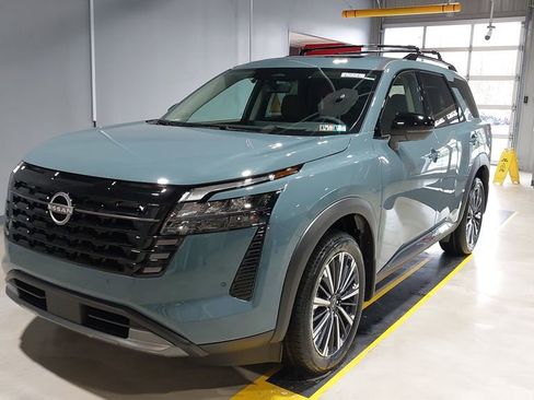 New 2026 Nissan Pathfinder Platinum AWD/4WD image 17