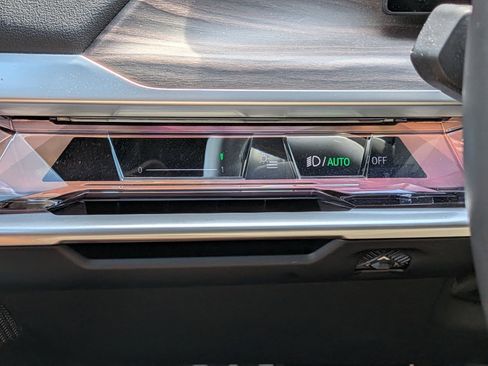 Certified 2023 BMW 740i RWD image 19