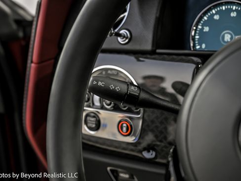 Used 2021 Rolls-Royce Cullinan Black Badge image 36