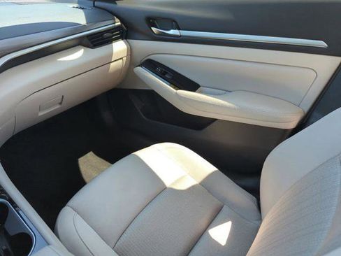 Certified 2023 Nissan Altima 2.5 SV FWD image 23