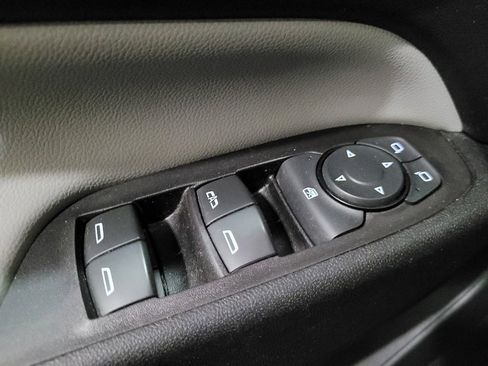 Used 2019 Chevrolet Equinox LS FWD image 27