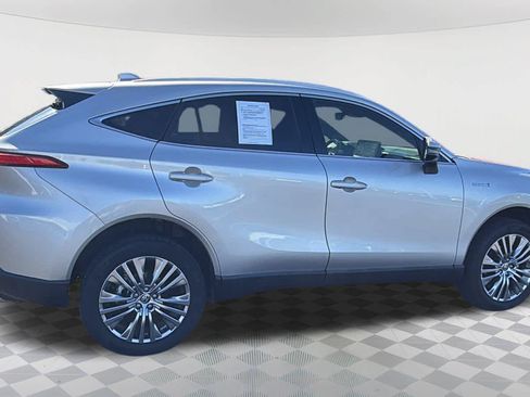 Used 2021 Toyota Venza XLE w/ Carpet Mat Package (TMS) AWD/4WD image 4