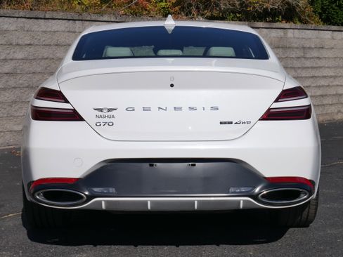 Used 2022 Genesis G70 3.3T image 5