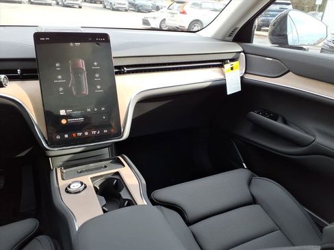 New 2025 Volvo EX90 Plus w/ Protection Package Premier image 12