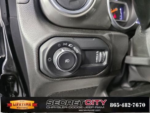 Used 2023 Jeep Wrangler Sahara image 14