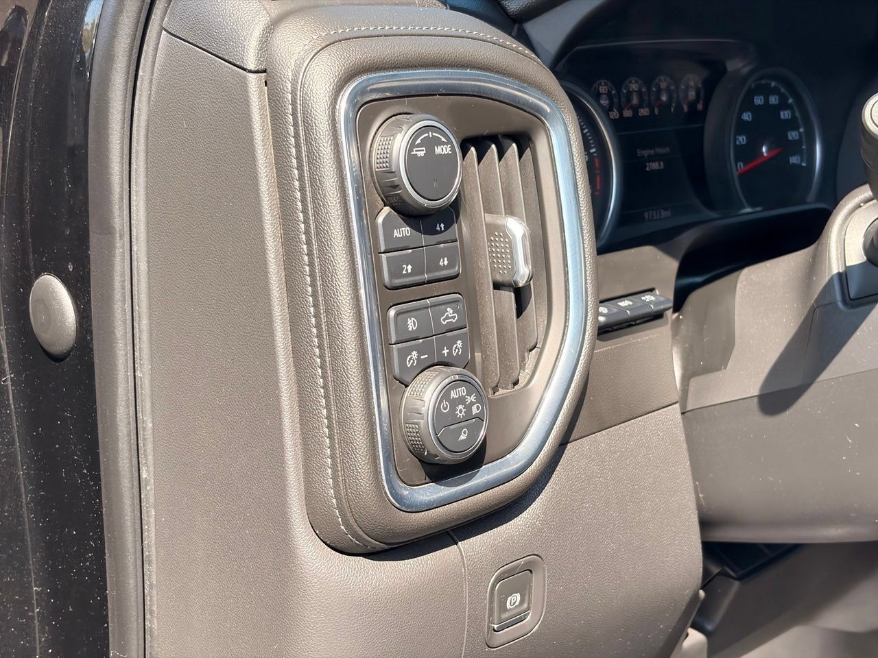 Used 2020 Chevrolet Silverado 1500 LTZ w/ LTZ Premium Package AWD/4WD image 19