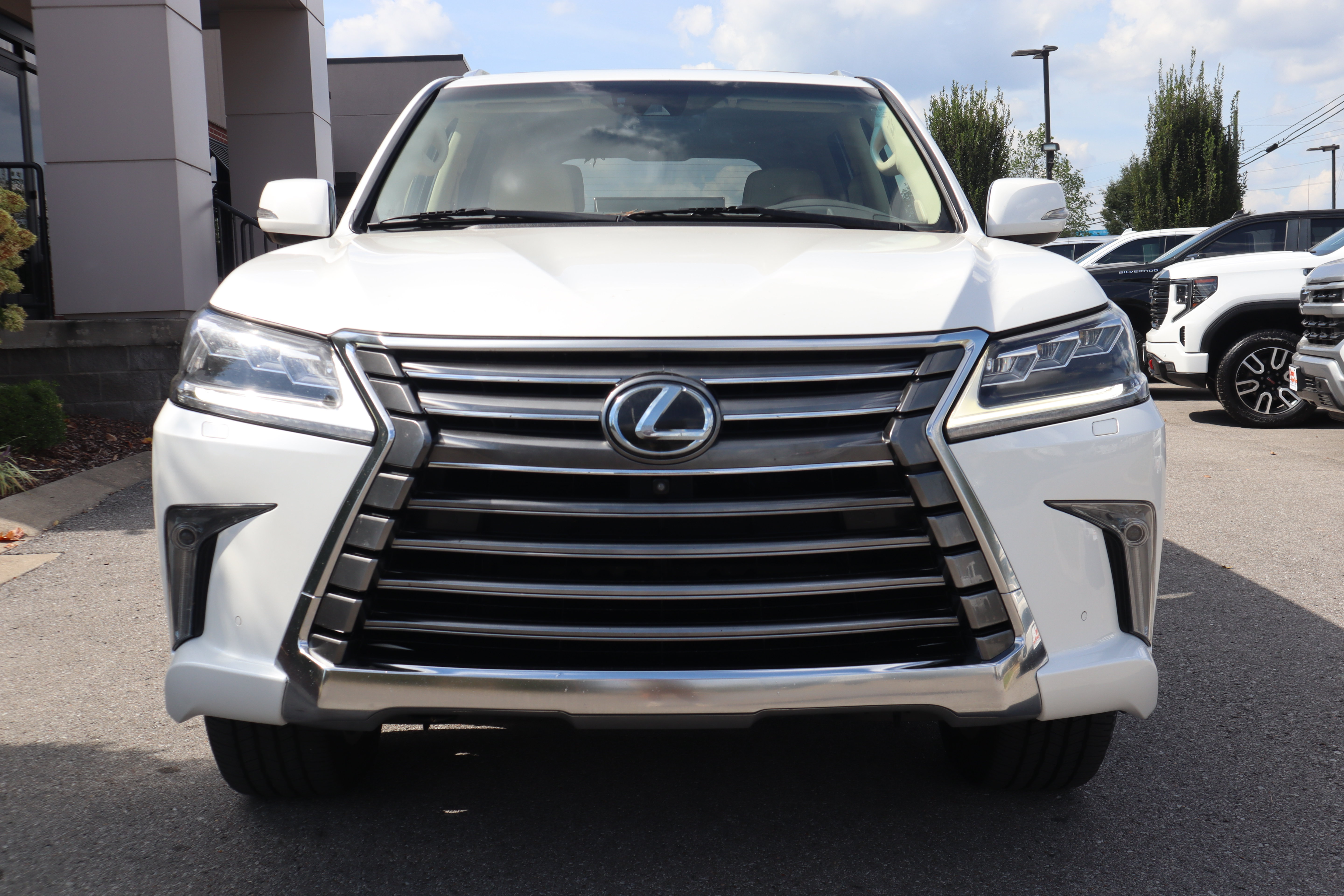 Used 2016 Lexus LX 570 4WD w/ Luxury Package image 4