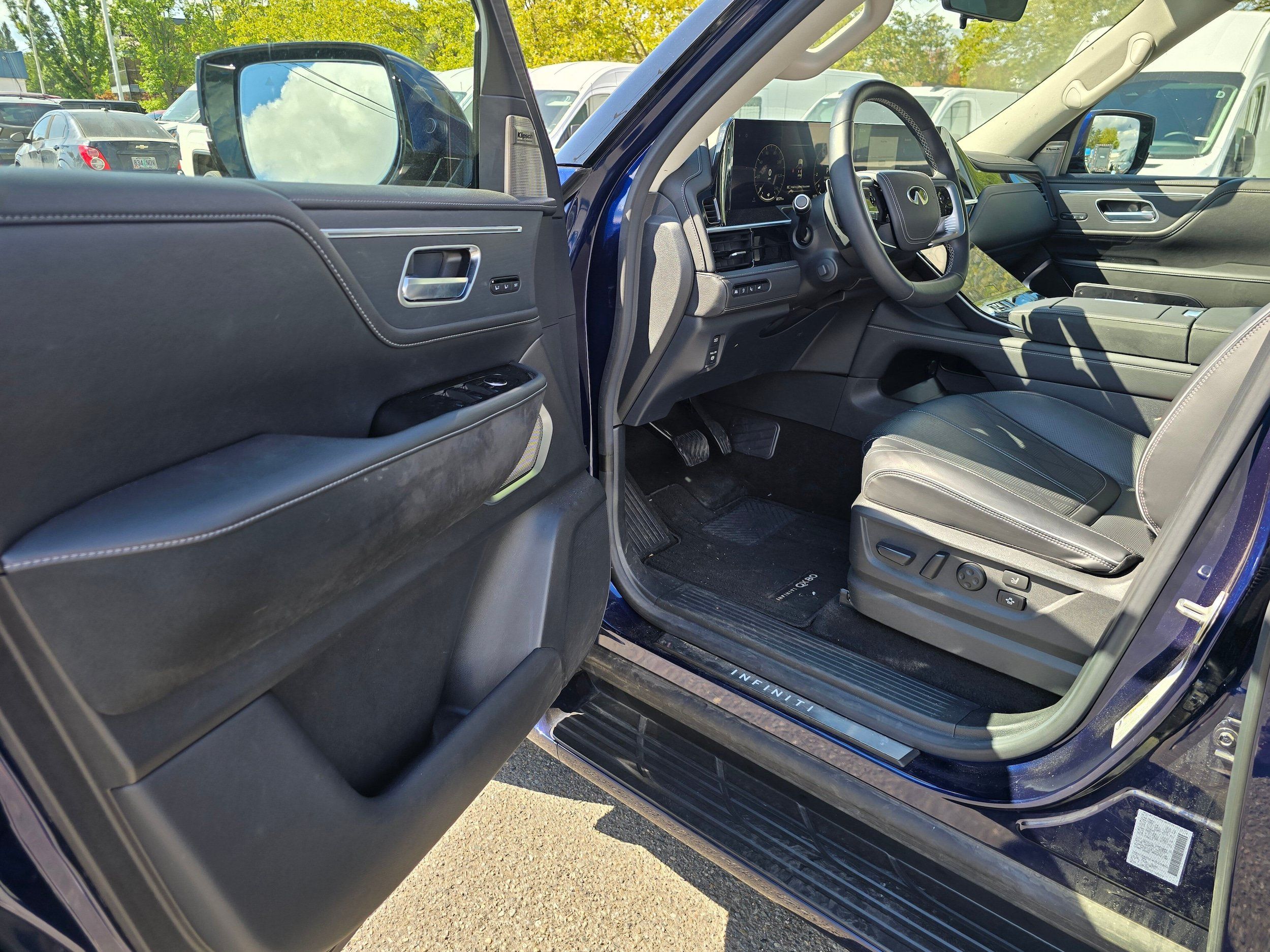 Used 2025 INFINITI QX80 Sensory AWD/4WD image 15