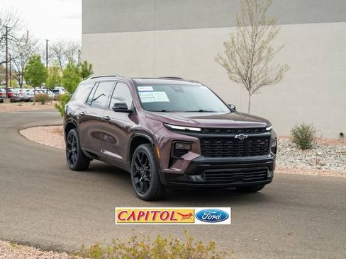 Used 2024 Chevrolet Traverse RS image 1