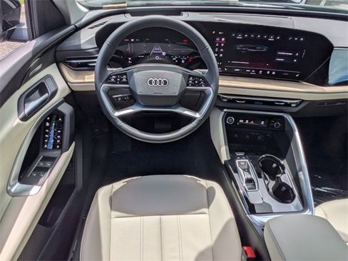 Used 2025 Audi Q5 Premium Plus w/ Premium Plus image 17