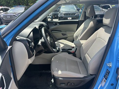 Used 2023 Kia Soul EX FWD image 11