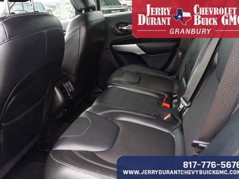 Used 2018 Jeep Cherokee Latitude Plus FWD image 20