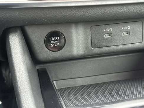 Used 2024 Nissan Rogue S FWD image 17