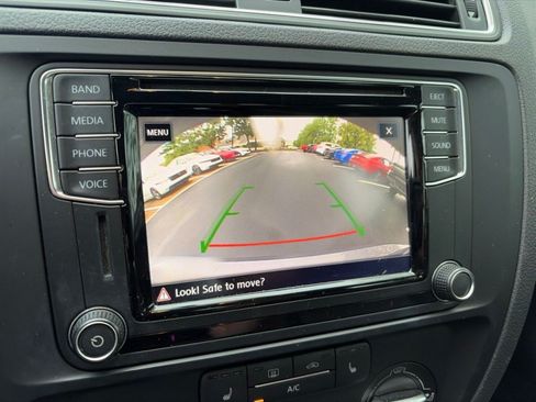 Used 2017 Volkswagen Jetta SE FWD image 21