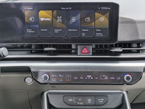 Certified 2025 Kia Carnival FWD image 13