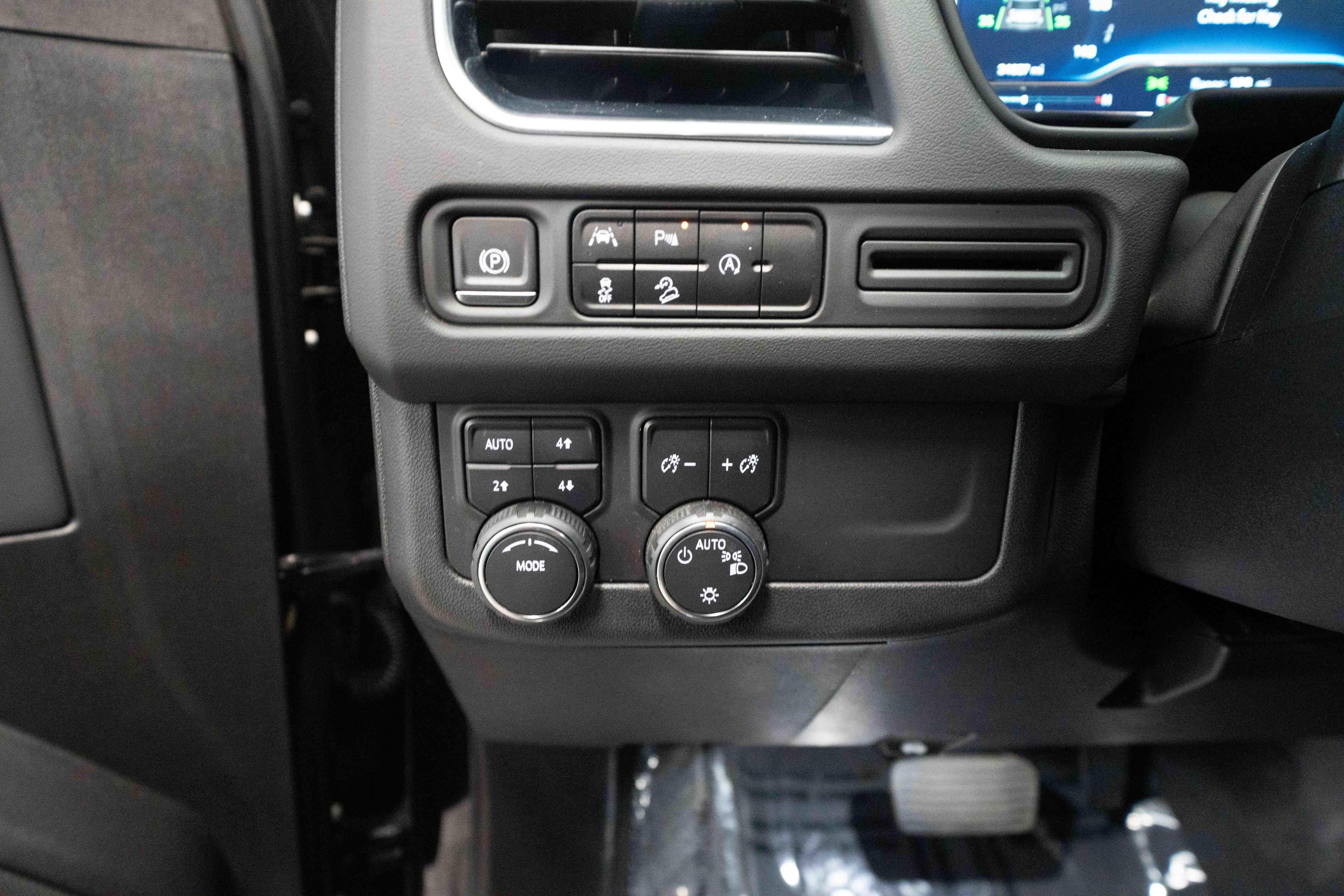 Used 2023 Chevrolet Tahoe Z71 AWD/4WD image 11