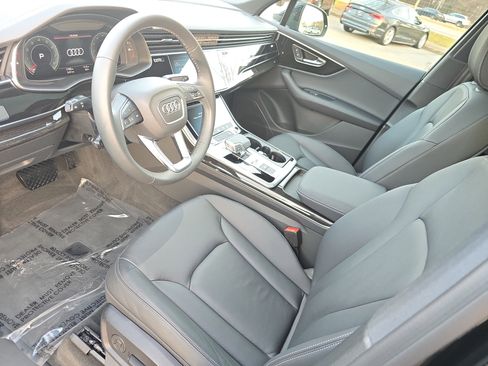 Certified 2025 Audi Q7 2.0T Premium w/ Convenience Package image 16