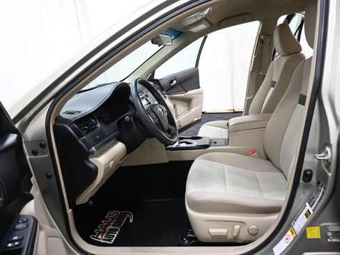 Used 2014 Toyota Camry LE image 5