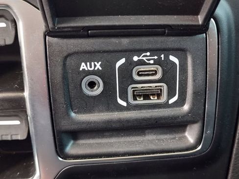 Used 2023 Jeep Gladiator Sport AWD/4WD image 17