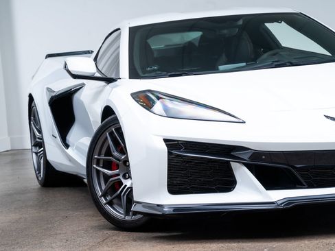 Used 2023 Chevrolet Corvette Z06 RWD image 2
