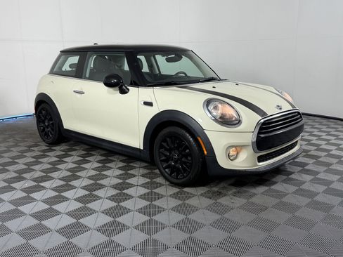 Used 2019 MINI Cooper 2-Door Hardtop image 7