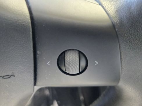 Used 2022 Tesla Model Y Long Range AWD/4WD image 16