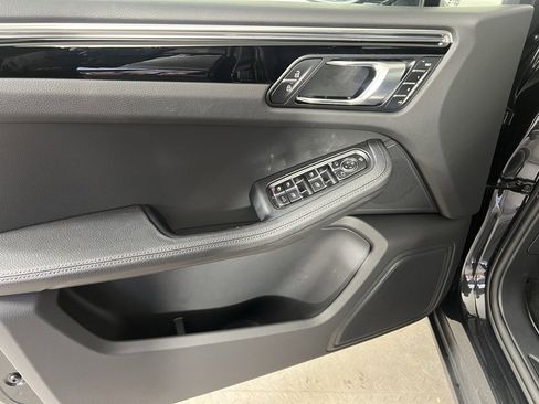 Certified 2025 Porsche Macan image 27