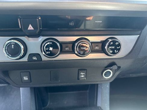 Used 2016 Toyota Tacoma SR5 w/ SR5 Appearance Package (SN) AWD/4WD image 18
