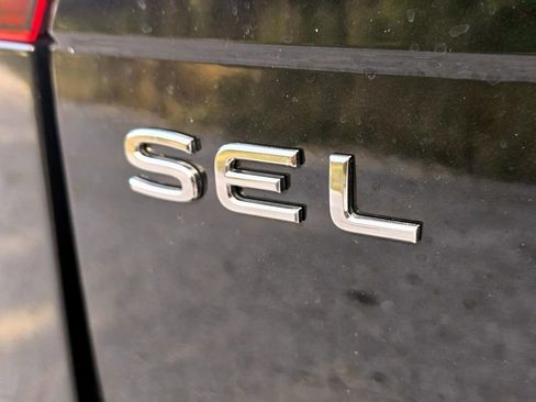 Used 2022 Volkswagen Tiguan SEL R-Line image 8