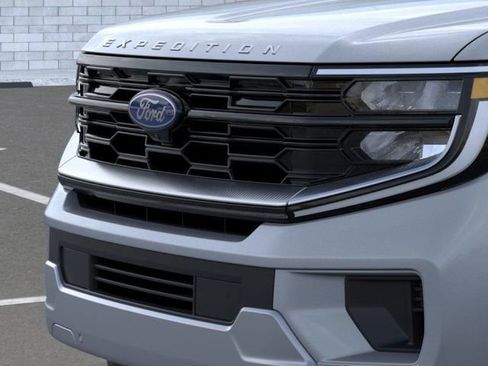 New 2026 Ford Expedition Platinum image 17