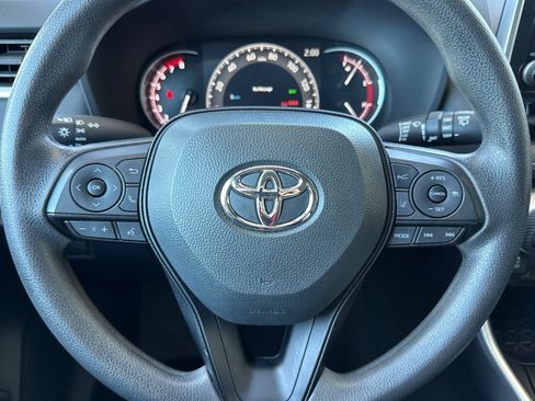 Used 2025 Toyota RAV4 XLE AWD/4WD image 16