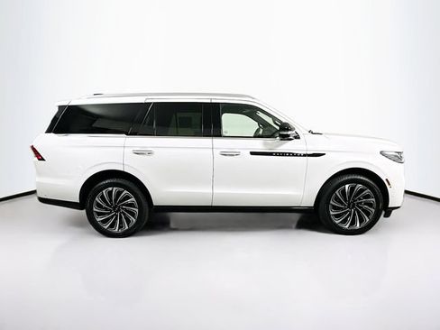 Certified 2025 Lincoln Navigator Black Label AWD/4WD image 11