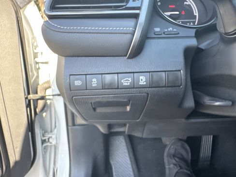 Used 2024 Toyota Camry SE image 30