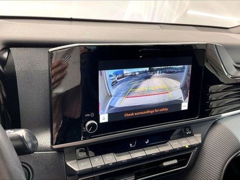 Used 2025 Toyota Camry SE w/ Convenience Package image 23