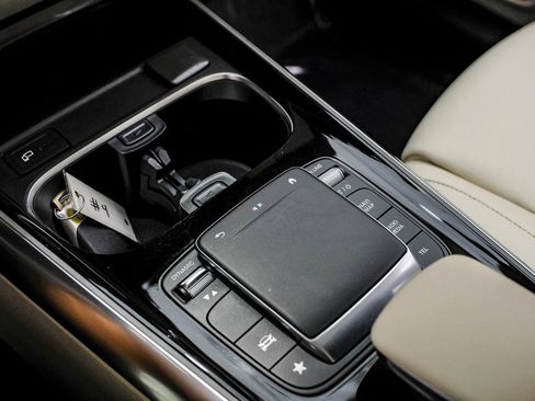 Used 2021 Mercedes-Benz GLA 250 4MATIC image 21