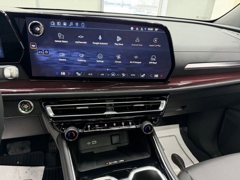 Used 2026 Chevrolet Traverse Z71 image 23