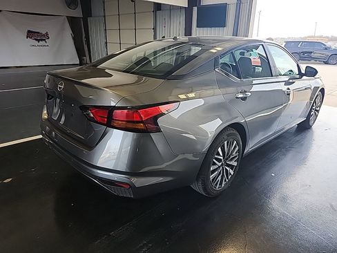 Used 2025 Nissan Altima 2.5 SV image 3