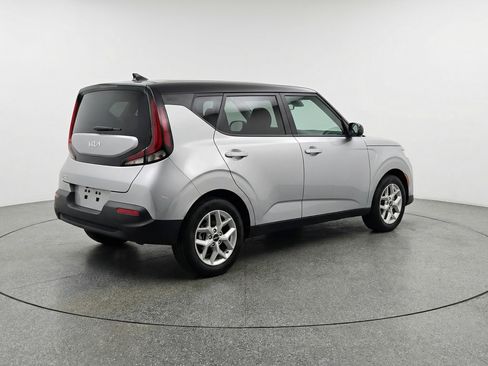 Used 2025 Kia Soul LX w/ LX Technology Package image 9