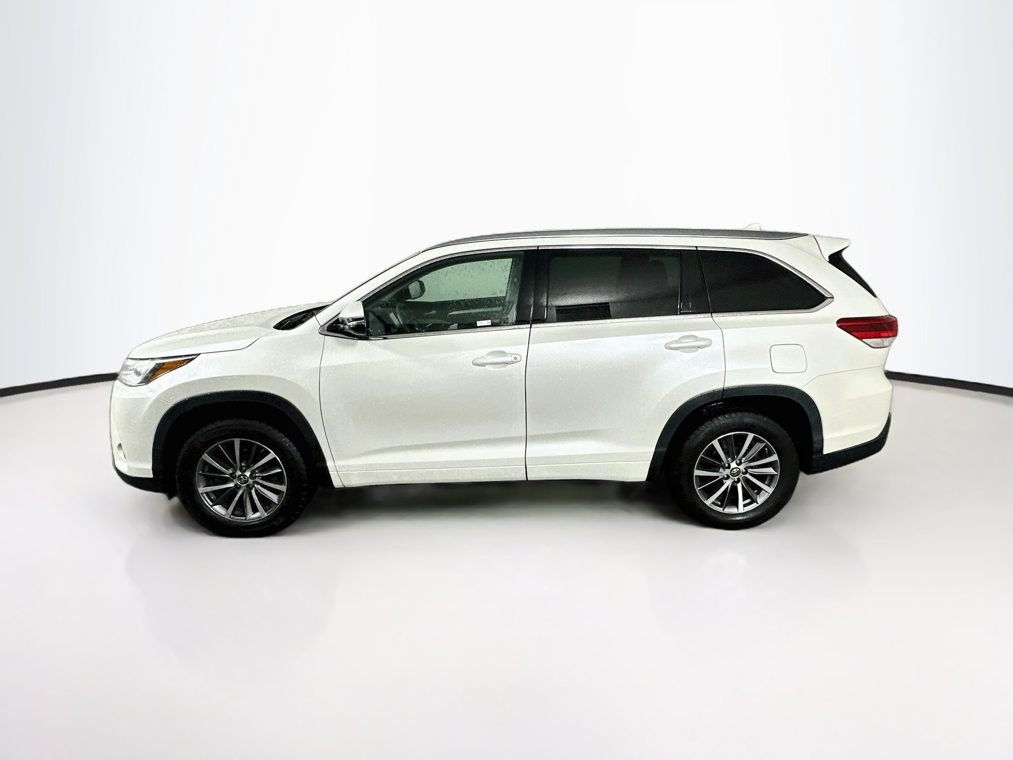 Used 2017 Toyota Highlander XLE FWD image 4