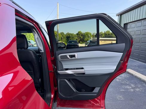 Used 2024 Ford Explorer XLT w/ Equipment Group 202A AWD/4WD image 27
