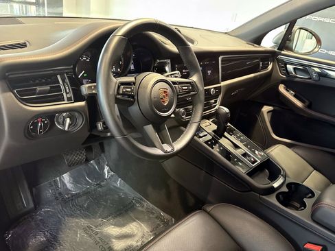 Certified 2025 Porsche Macan Turbo AWD/4WD image 4